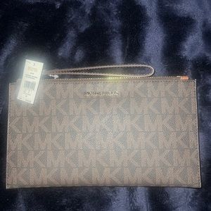 BRAND NEW MICHAEL KORS JET SET CLUTCH WRISTLET - BROWN